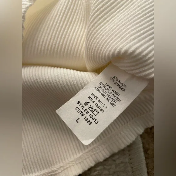 JOLIE boutique 🤍🤍White Ruffle Sleeve Crop Top NWT - Picture 9 of 11